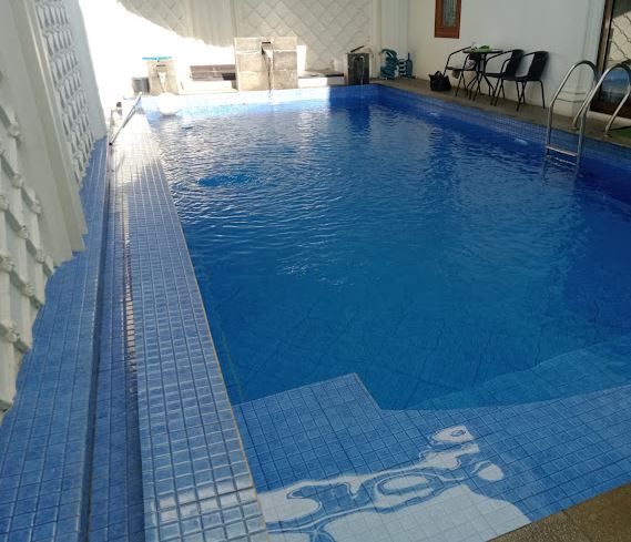 Strategi Perawatan Kolam Renang Natural Bali